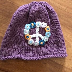 Pebble | Baby girl peace sign beanie